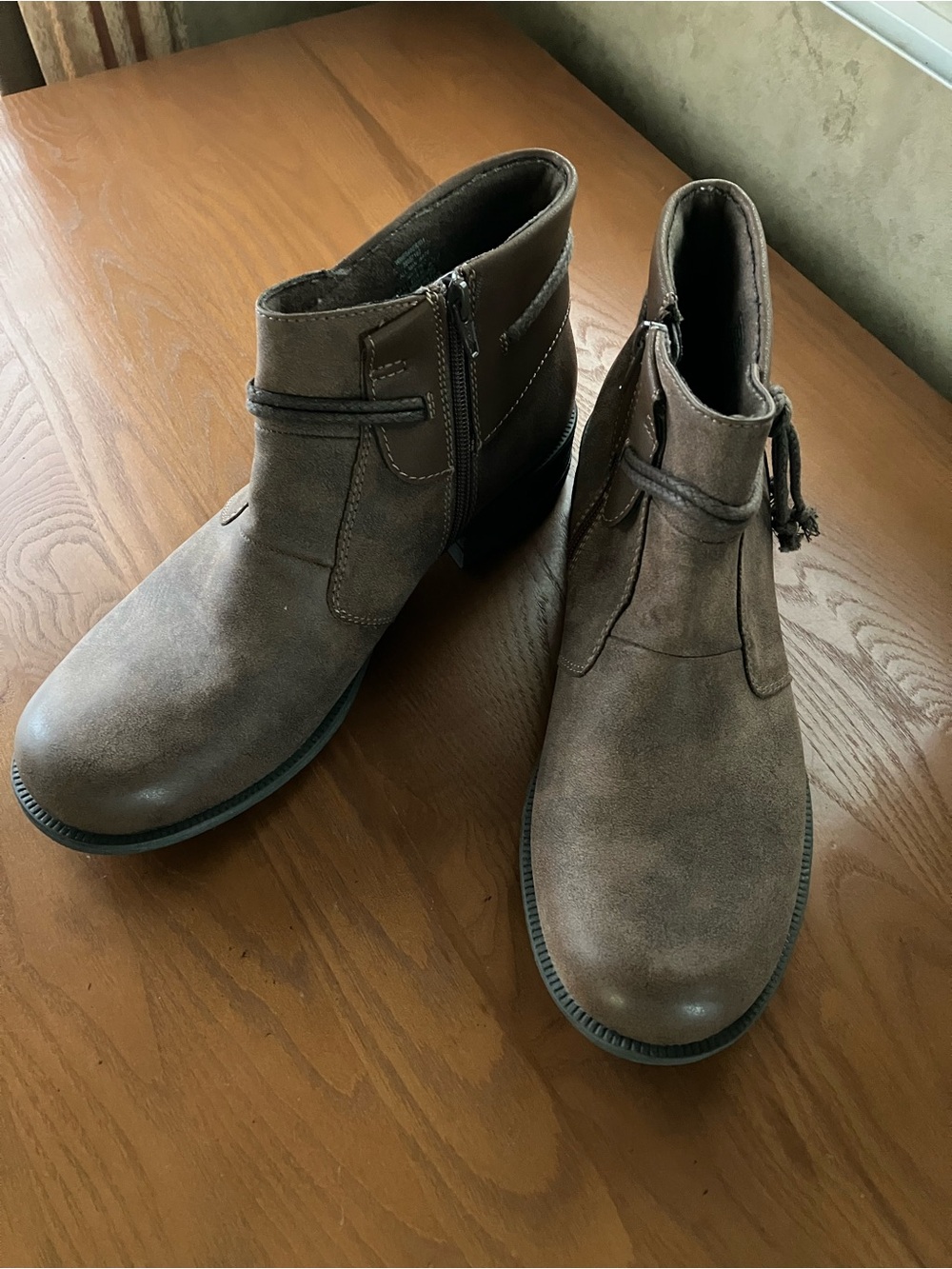 Earth Spirit Women's Brown Ankle Boots with Side Zipper and Rope decoration Sz11